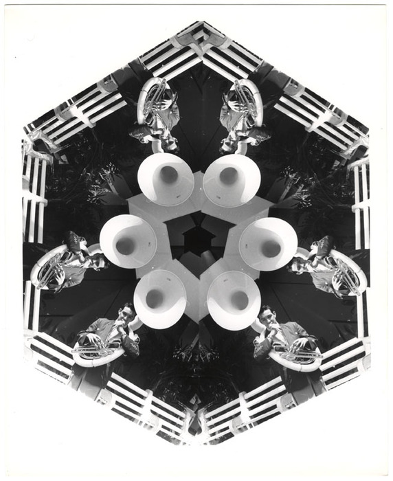 Tuba player (distortion)