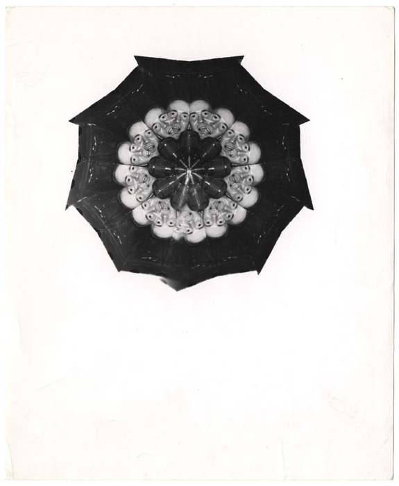 Man singing into microphone (distortion)