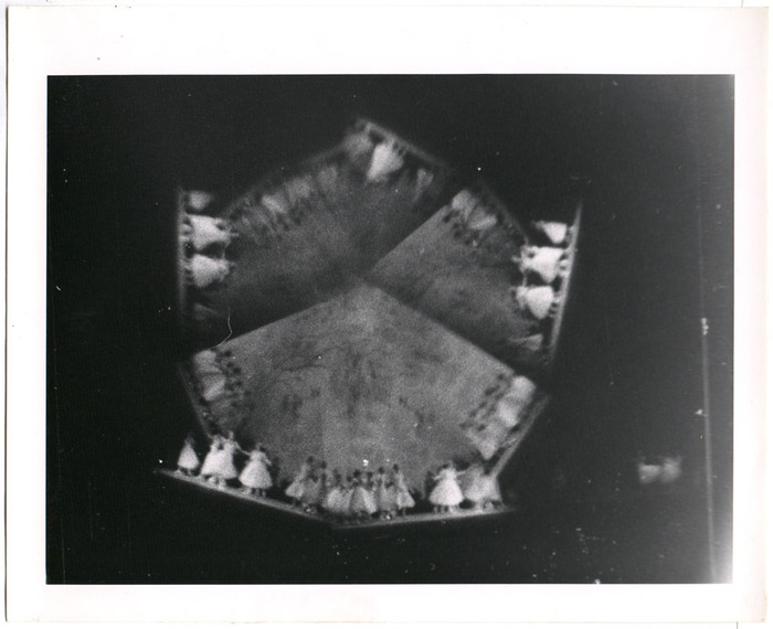 Dancers (distortion)