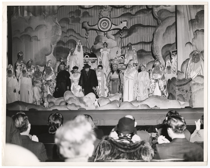 [Curtain call for "Three Gifts" at the Yiddish Arts Theatre, New York]