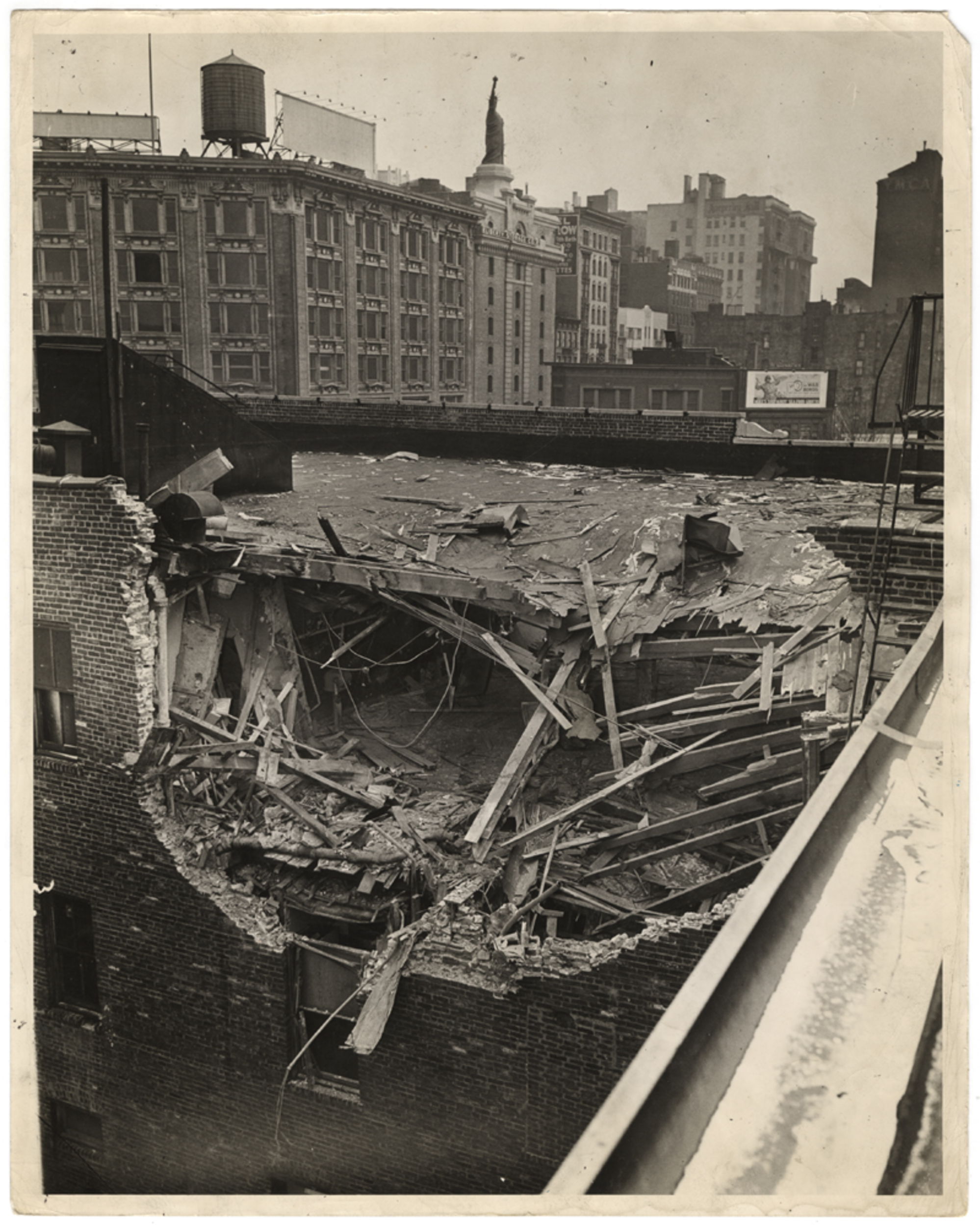 [Explosion on Columbus Avenue, New York] | International Center of