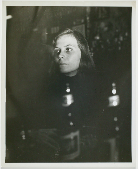 [Woman in a Grenwich Village bar]