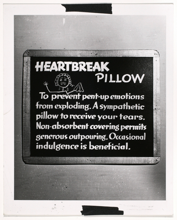 [Heartbreak Pillow]