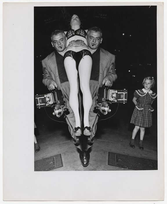 [Weegee carrying a mannequin distortion]