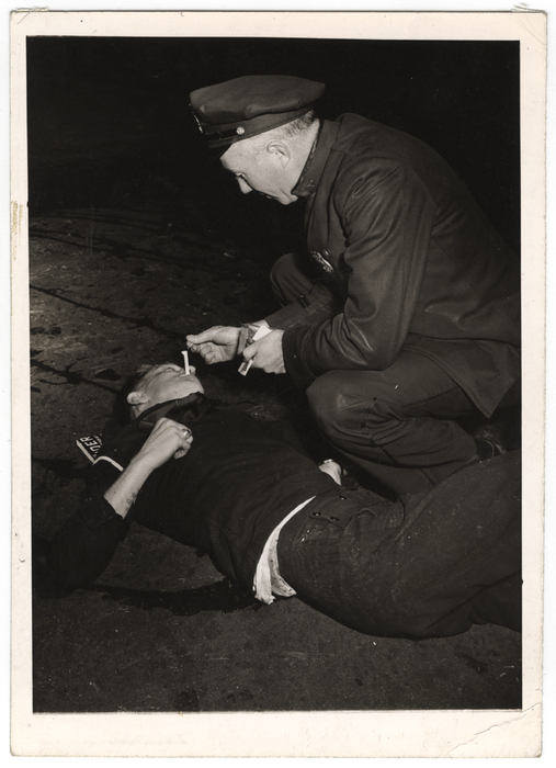 [Police officer comforting sailor Stanley van Loan after car accident, New York]