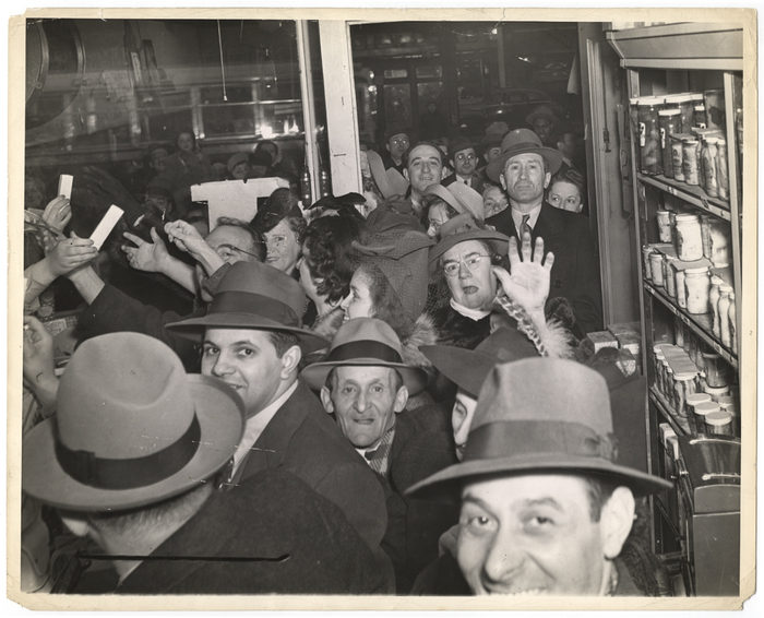 [Wartime rationing: crowds at dairy store try to beat an impending freeze on butter, New York]