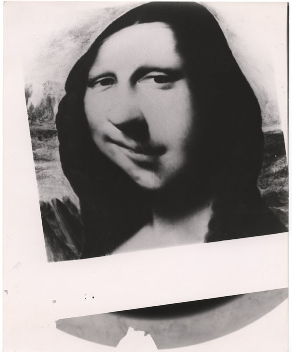 [Mona Lisa distortion]