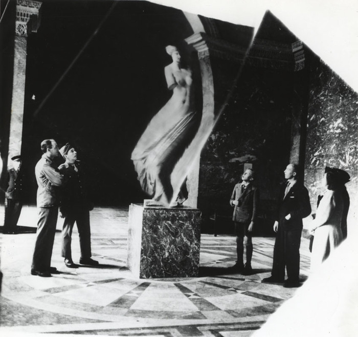 [Looking at Venus de Milo distortion]