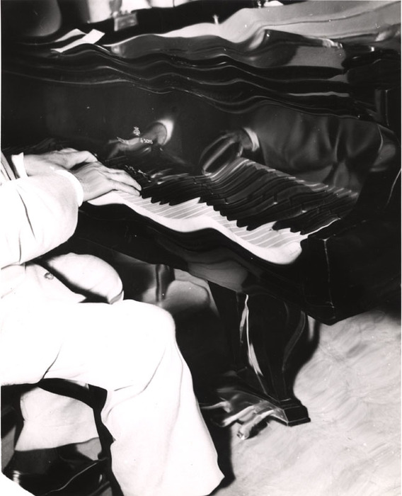 [Pianist distortion]