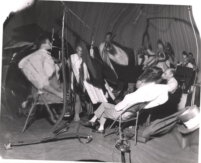 [Musicians distortion]