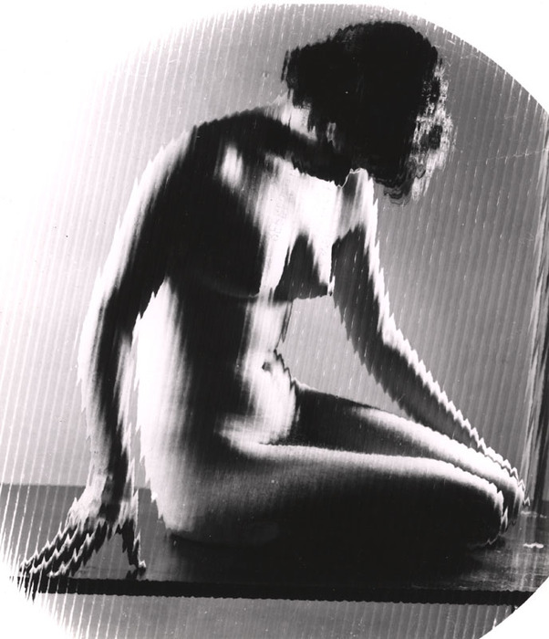 [Female nude distortion]