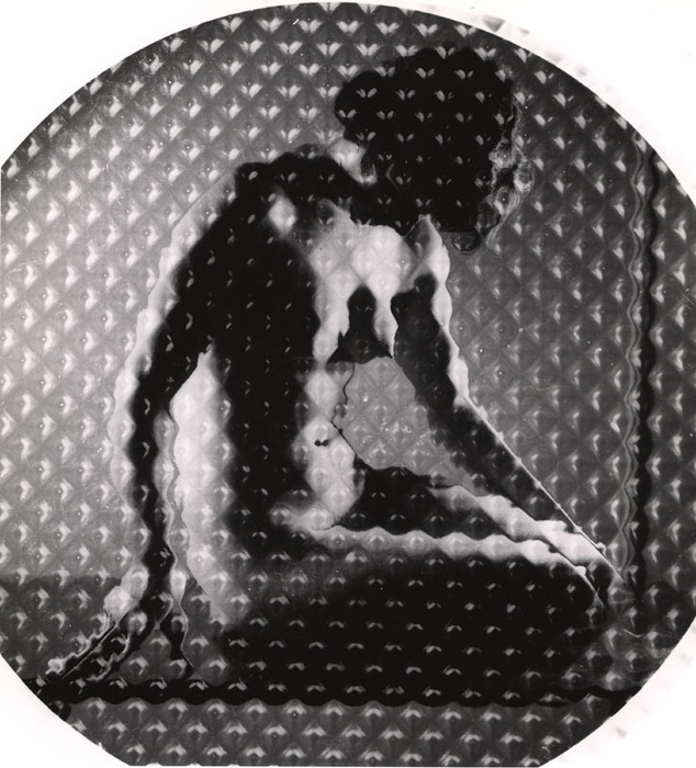 [Female nude distortion]