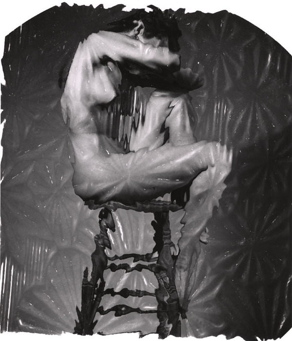 [Female nude distortion]