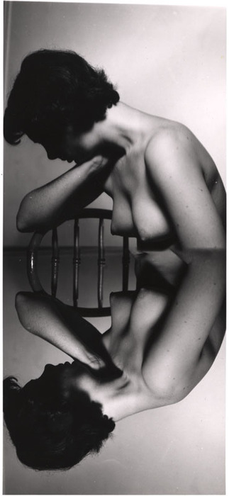 [Female nude distortion]