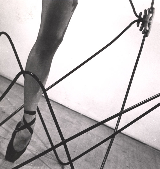 [Ballerina distortion]