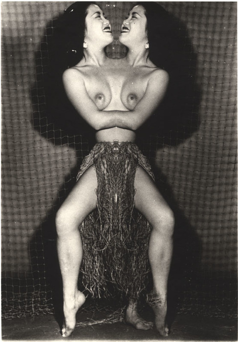 [Hula dancer distortion]