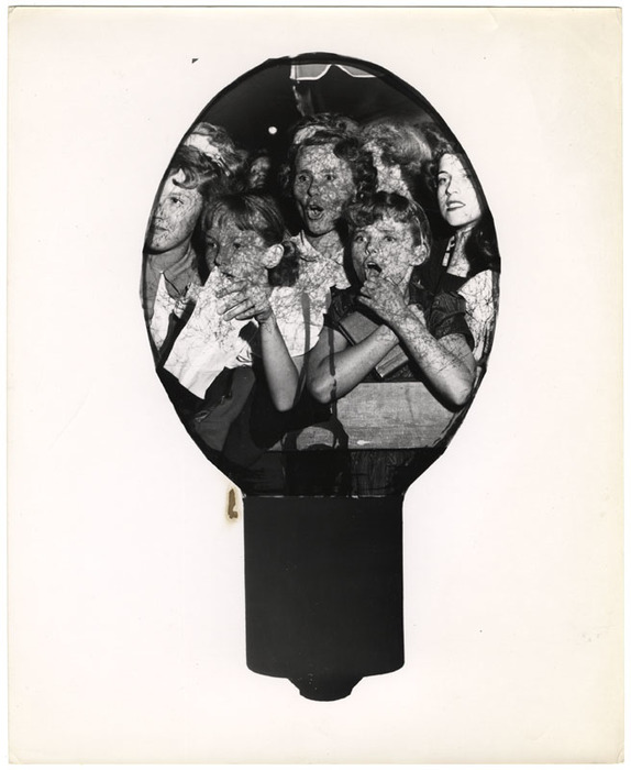 [Fans in a flashbulb]