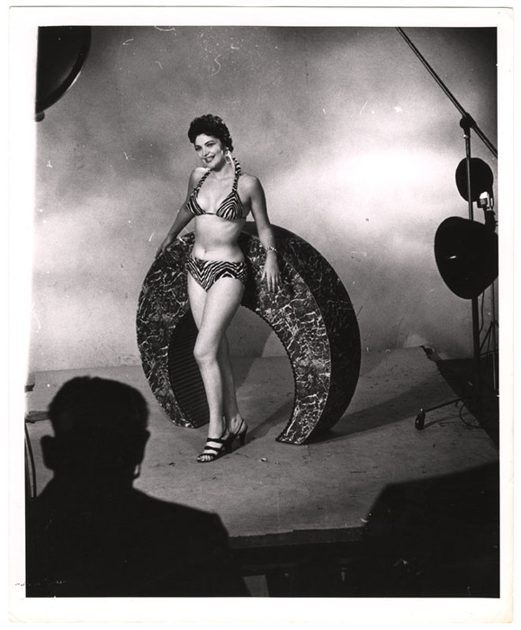 Model leaning on inverted crescent