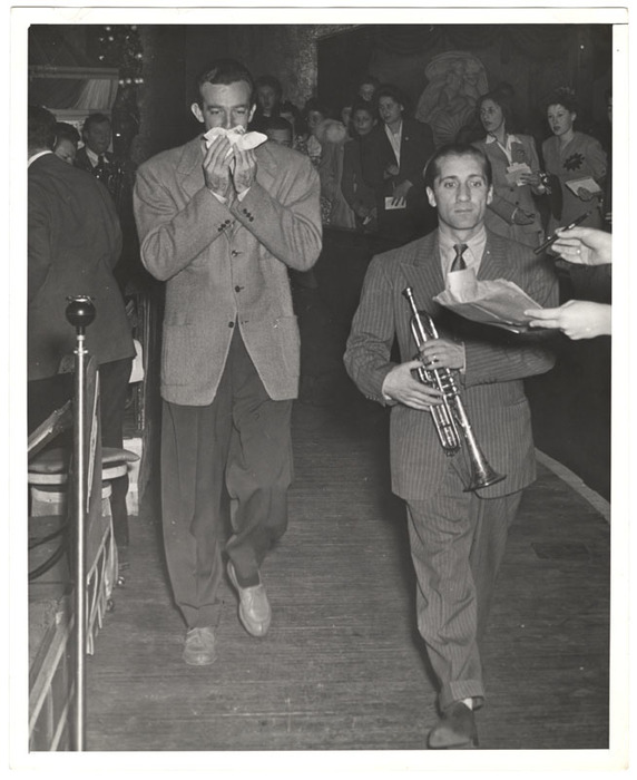 Musicians asked for an autograph