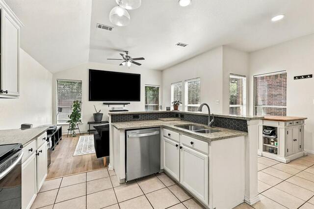 3906 Canton, Court Denton, TX photo 8