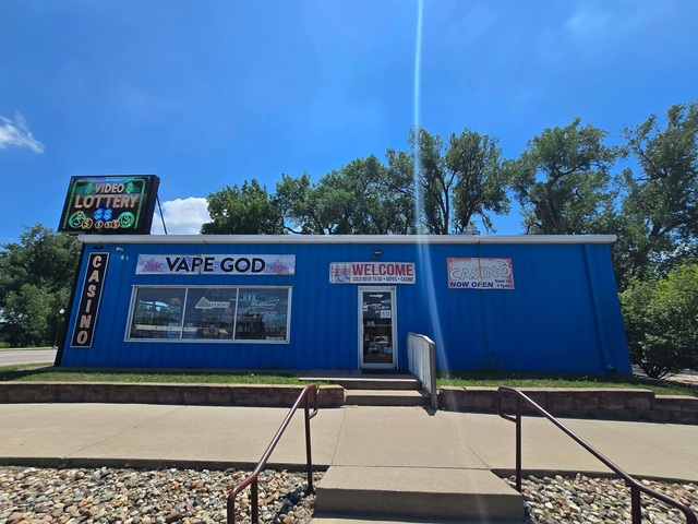 821 Broadway Ave, Yankton, SD 57078