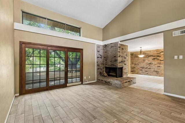 1806 Lakecrest, Court Carrollton, TX photo 9