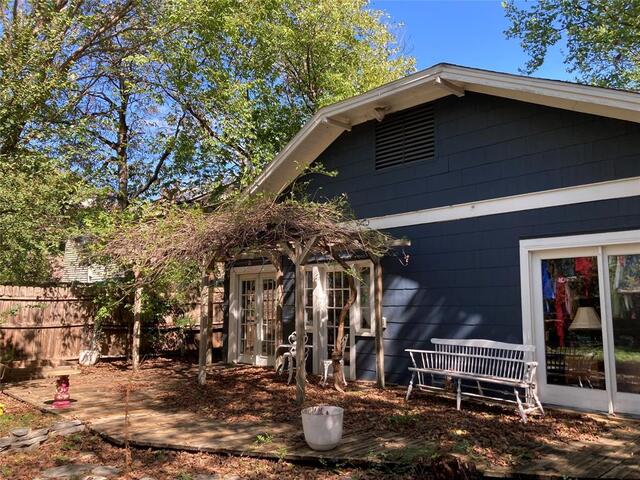 1409 N Austin, Street Denton, TX photo 2