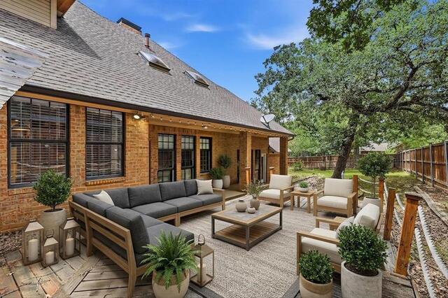 1331 Travis, Street Denton, TX photo 2