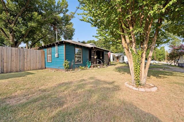 1008 E Russell, Avenue Carrollton, TX photo 3