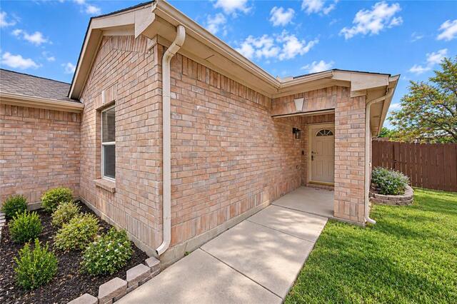 1641 Knight Trail, Little Elm, TX photo 2