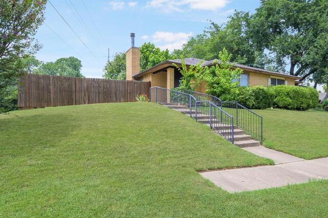 2114 Valleywood Drive, Arlington, TX image