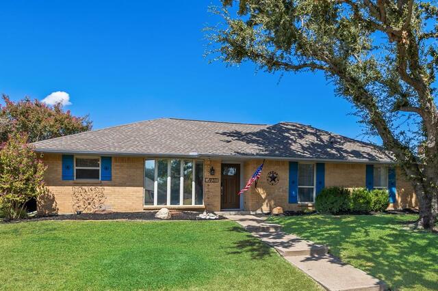 1931 Robin Meadow, Drive Carrollton, TX photo 2