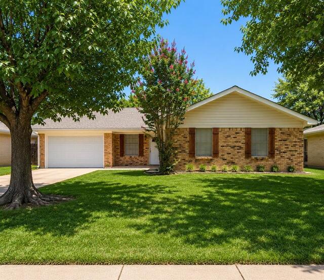 900 Prestwick Street, Bedford, TX image