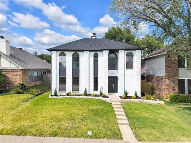 2237 Greenview, Drive Carrollton, TX photo 2