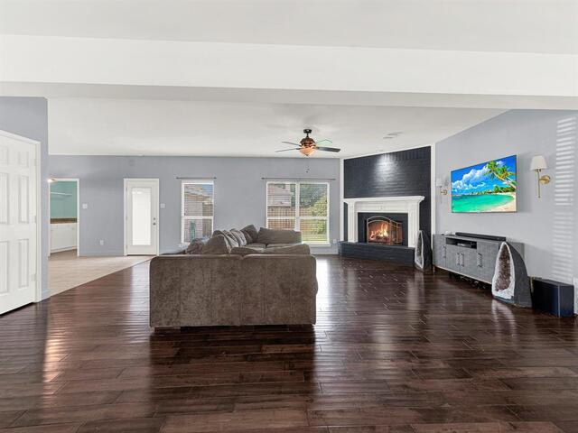 1315 Normandy, Lane Allen, TX photo 8