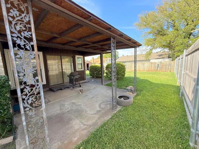 2806 Arcadia, Lane Carrollton, TX photo 9