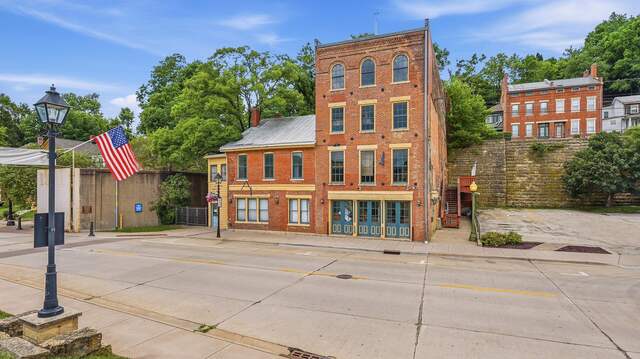 515 Main St, Galena, IL 61036