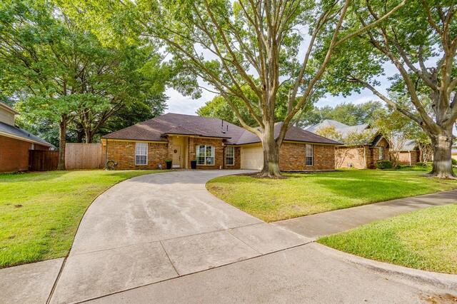 2637 Surrey Woods Road, Flower Mound, TX photo 2