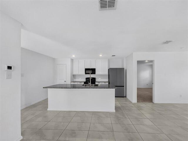 1520 Claireborne Court, Little Elm, TX photo 9