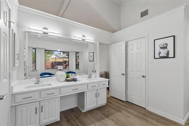 2051 Robin Hill, Lane Carrollton, TX photo 18