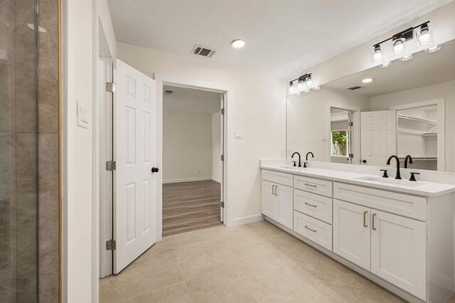 1003 Summit, Circle Carrollton, TX photo 14