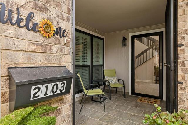 2103 Country Villa, Drive Carrollton, TX photo 3