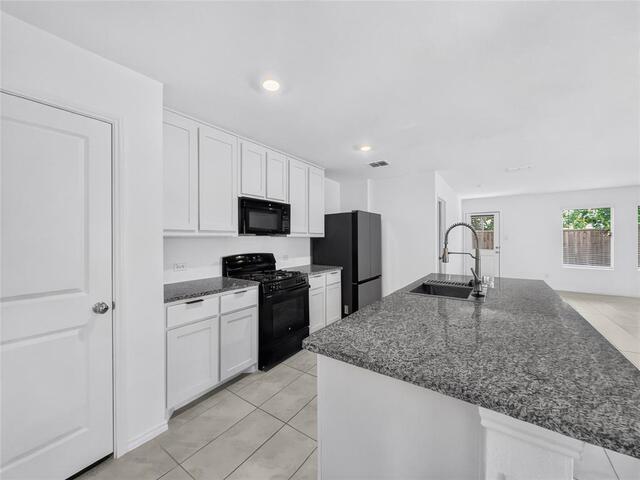 1520 Claireborne Court, Little Elm, TX photo 6