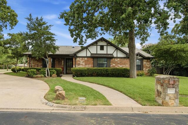 521 W Louella Drive, Hurst, TX image