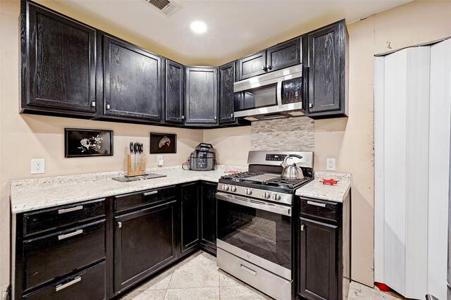 1008 E Russell, Avenue Carrollton, TX photo 8