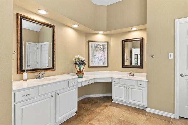 942 Village, Parkway Coppell, TX photo 17