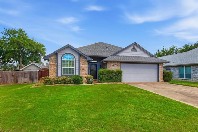 2703 Old English Court, Euless, TX image