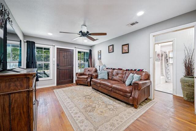1008 E Russell, Avenue Carrollton, TX photo 6