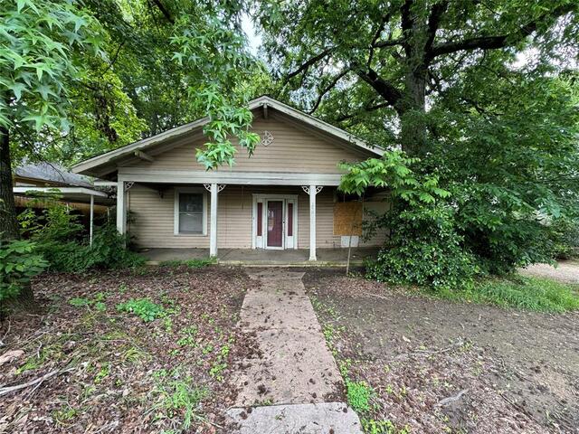 740 Pine Bluff Street, Paris
