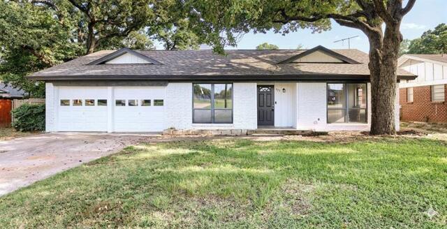821 Oakwood Avenue, Hurst, TX image